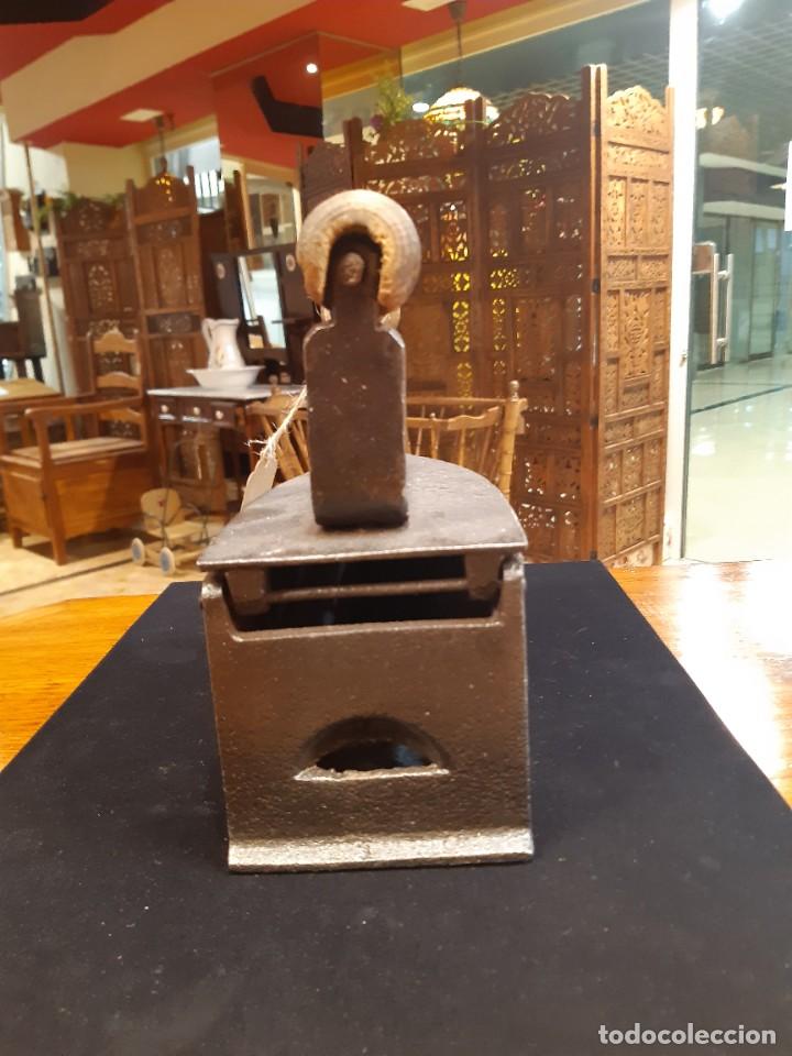Antig&uuml;edades: PLANCHA EN HIERRO DE CARBON - Foto 2