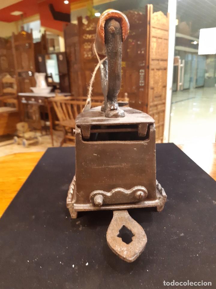 Antig&uuml;edades: PLANCHA EN HIERRO DE CARBON - Foto 2