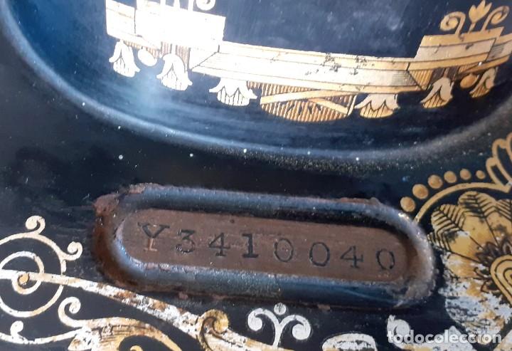 Antig&uuml;edades: Maquina de coser Singer antigua - Foto 4