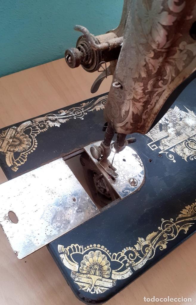 Antig&uuml;edades: Maquina de coser Singer antigua - Foto 6