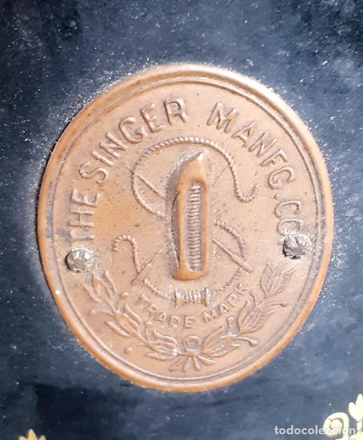 Antig&uuml;edades: Maquina de coser Singer antigua - Foto 8