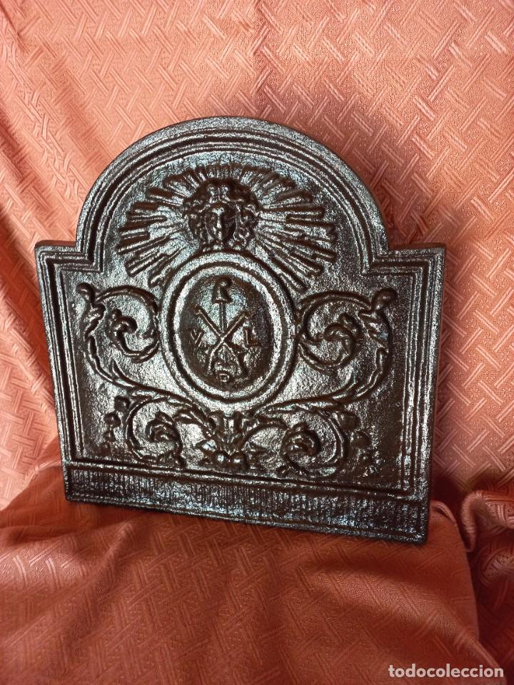 Antig&uuml;edades: Antig&uuml;a placa de chimenea de hierro fundido - Foto 1