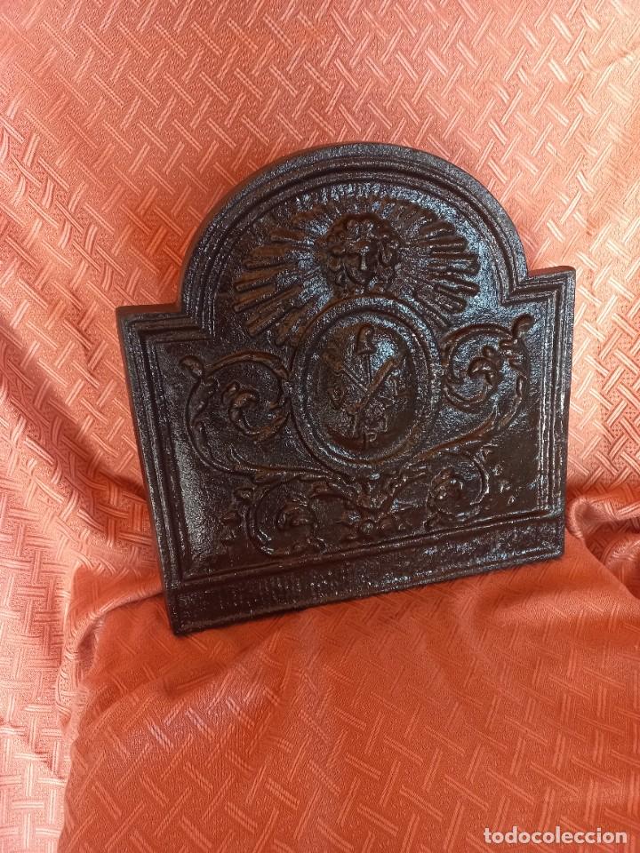 Antig&uuml;edades: Antig&uuml;a placa de chimenea de hierro fundido - Foto 3