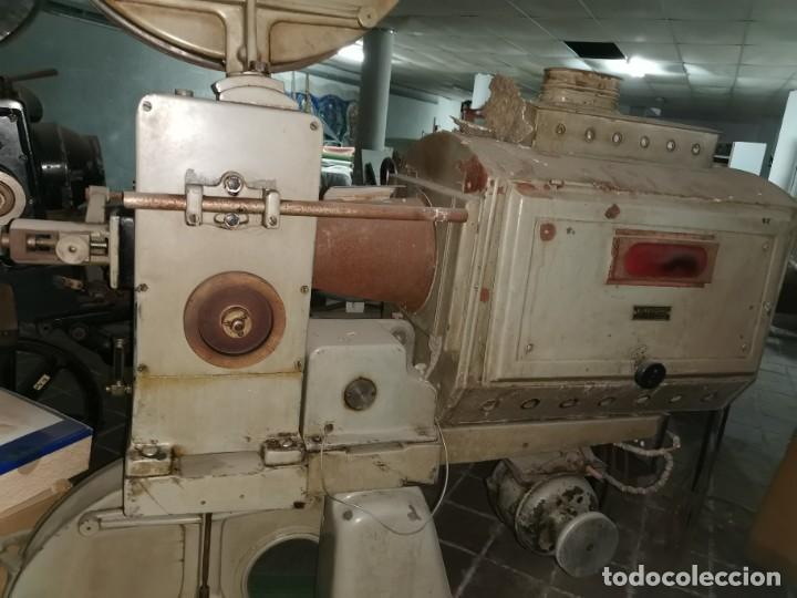 Antig&uuml;edades: PROYECTOR DE CINE SUPERSOND - Foto 1