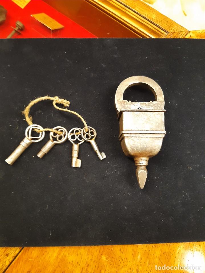 Antig&uuml;edades: &iexcl;&iexcl;&iexcl; Atenci&oacute;n !!! CANDADO DE CUATRO LLAVES - Foto 2