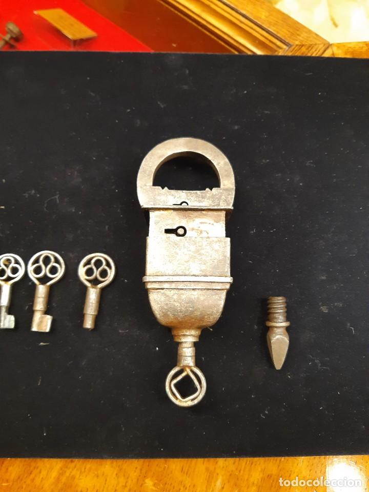 Antig&uuml;edades: &iexcl;&iexcl;&iexcl; Atenci&oacute;n !!! CANDADO DE CUATRO LLAVES - Foto 3