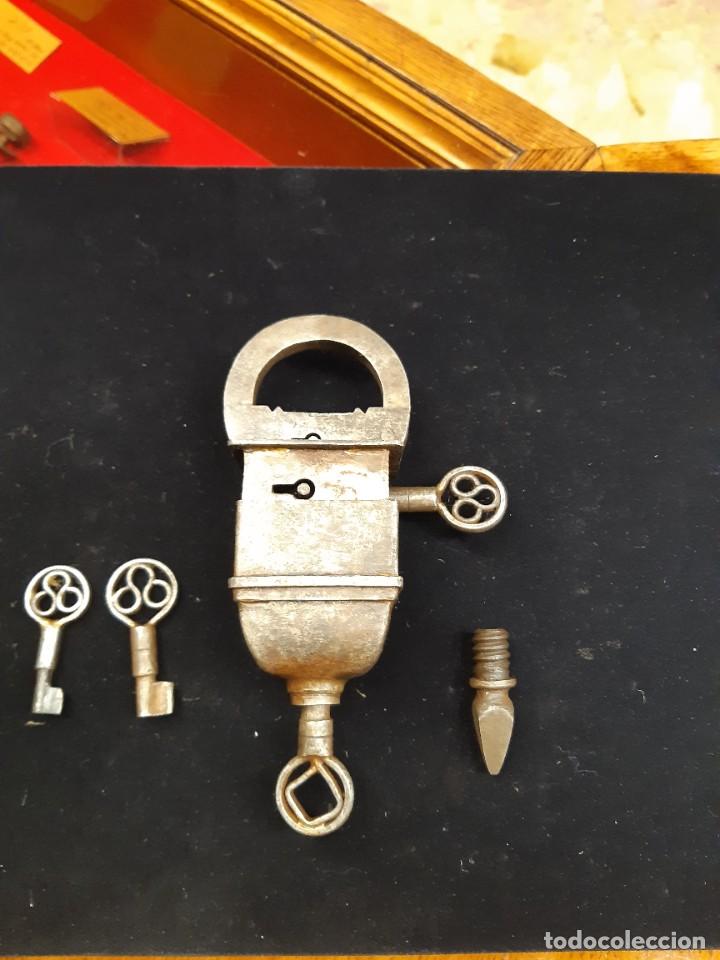 Antig&uuml;edades: &iexcl;&iexcl;&iexcl; Atenci&oacute;n !!! CANDADO DE CUATRO LLAVES - Foto 4