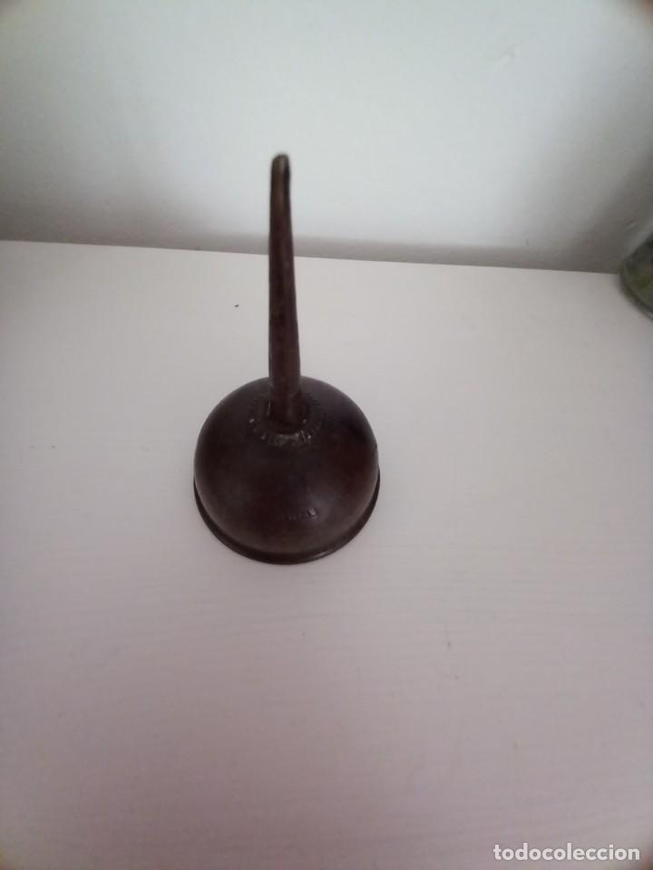 Antig&uuml;edades: Aceitera maquina coser - Foto 1