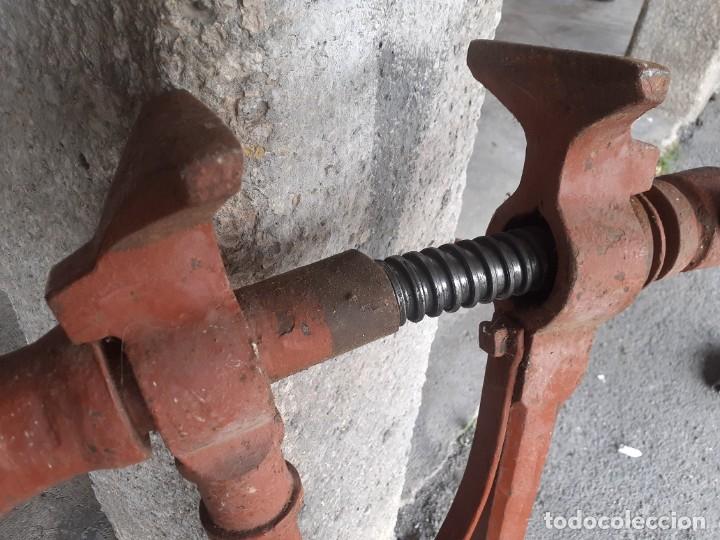 Antig&uuml;edades: Tornillo de herrero - Foto 2