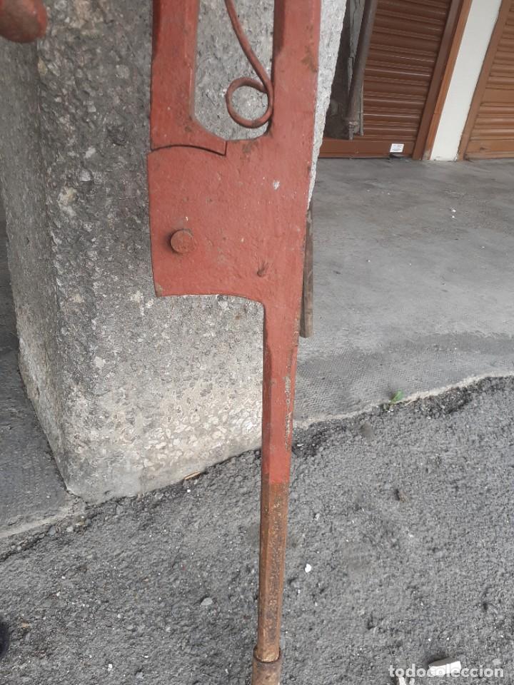 Antig&uuml;edades: Tornillo de herrero - Foto 4