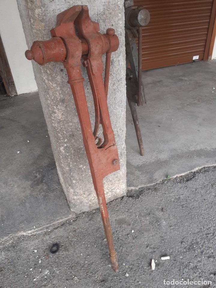 Antig&uuml;edades: Tornillo de herrero - Foto 8