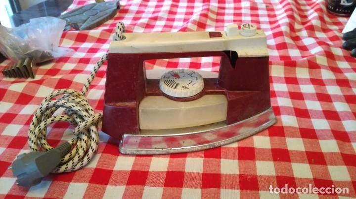 Antig&uuml;edades: PLANCHA ELECTRICA SOLAC MODELO 755 E / G CAZ604 - Foto 1