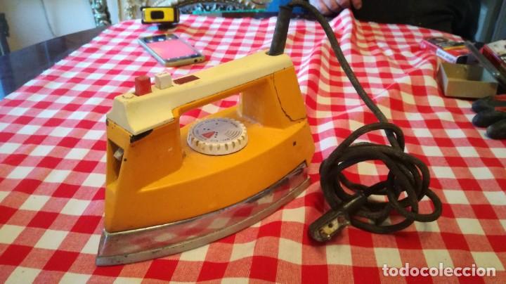 Antig&uuml;edades: PLANCHA ELECTRICA SOLAC CAZ604 - Foto 1