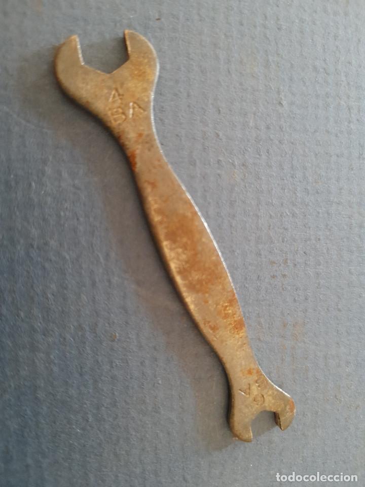 Antig&uuml;edades: mini llave de tuera inglesa , terry&acute;s spanner BA 4 y 6 (7cm aprox) - Foto 1