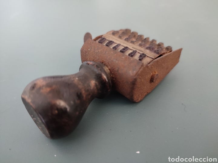 Antig&uuml;edades: Antiguo tamp&oacute;n a&ntilde;os 40 - Foto 1
