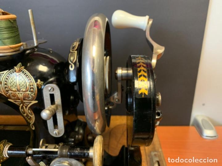 Antig&uuml;edades: M&aacute;quina de coser antigua - Foto 5
