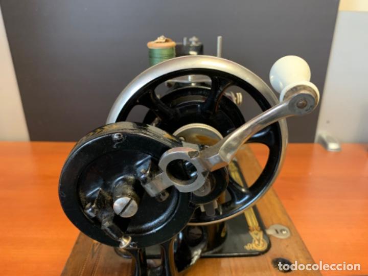 Antig&uuml;edades: M&aacute;quina de coser antigua - Foto 6