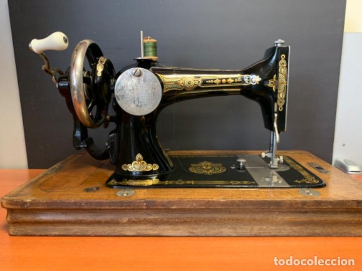Antig&uuml;edades: M&aacute;quina de coser antigua - Foto 7