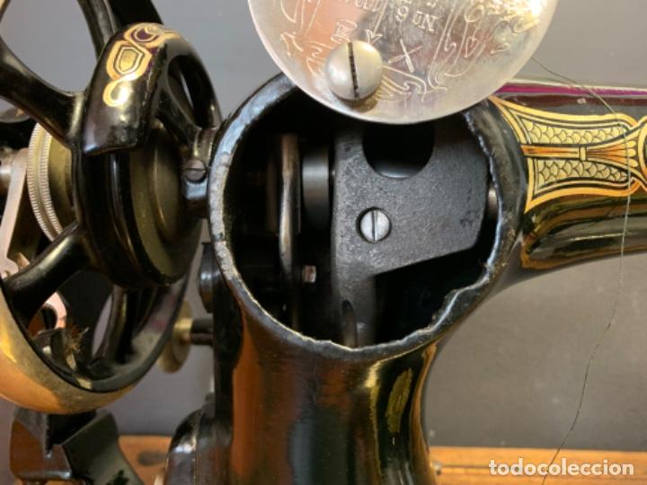 Antig&uuml;edades: M&aacute;quina de coser antigua - Foto 8