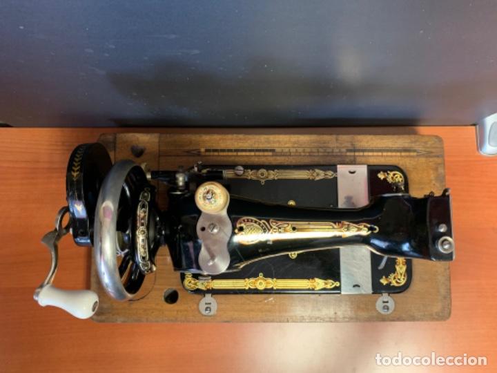 Antig&uuml;edades: M&aacute;quina de coser antigua - Foto 9