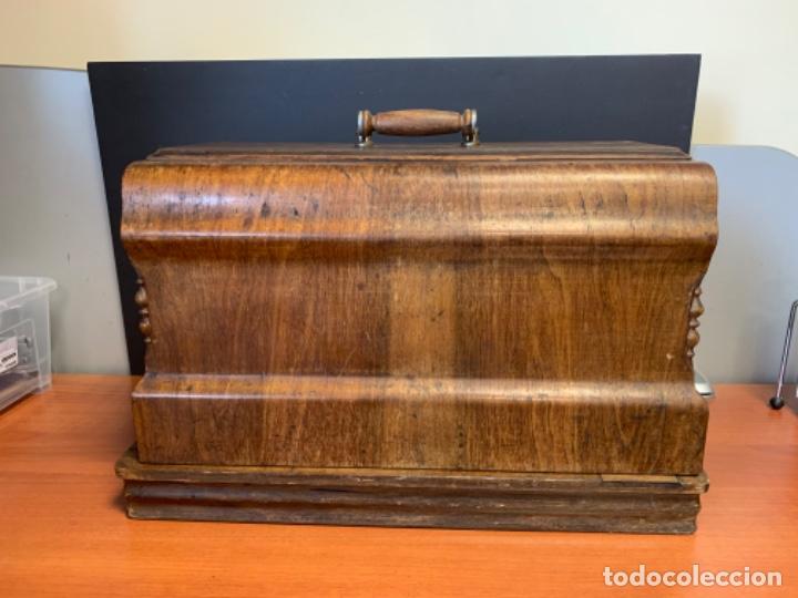 Antig&uuml;edades: M&aacute;quina de coser antigua - Foto 12