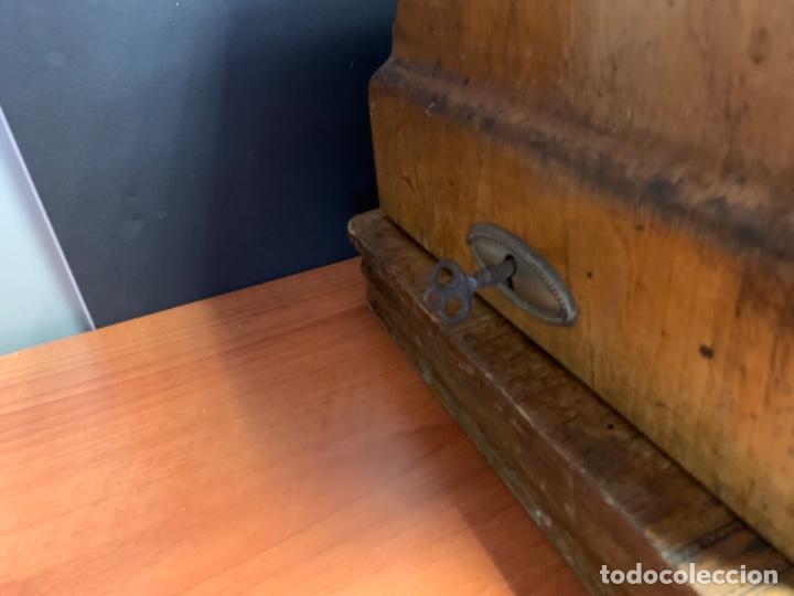 Antig&uuml;edades: M&aacute;quina de coser antigua - Foto 13