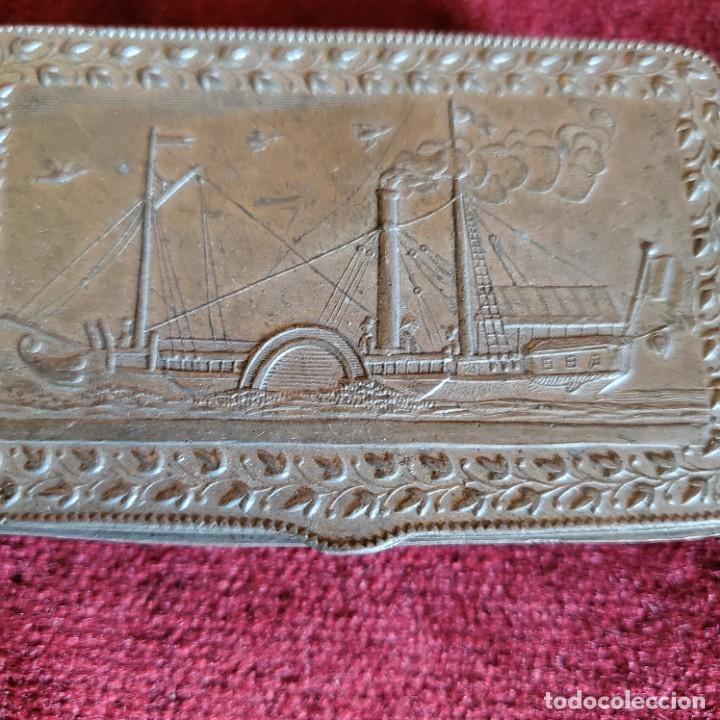 Antigüedades: Cajita de rapee con barco de cabotaje fluvial - Foto 3 - 337934443