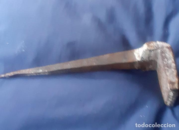 Antig&uuml;edades: Pieza de Aldaba de forja de 1800 - Foto 2