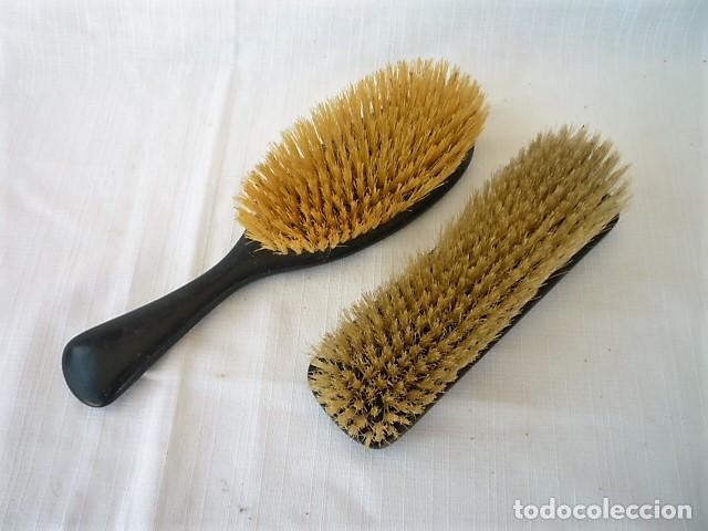 Antig&uuml;edades: CONJUNTO DE BARBERIA DE DOS CEPILLOS - Foto 2