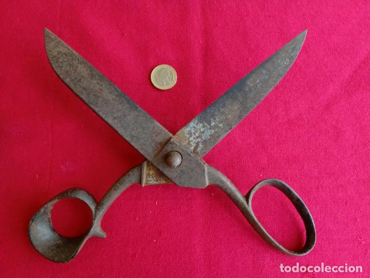 Antig&uuml;edades: Tijeras antiguas de hierro - Foto 3
