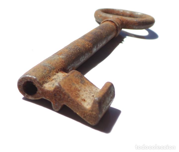 Antig&uuml;edades: LLAVE DE COLECCI&Oacute;N.- 14 CM DE LARGO - Foto 3