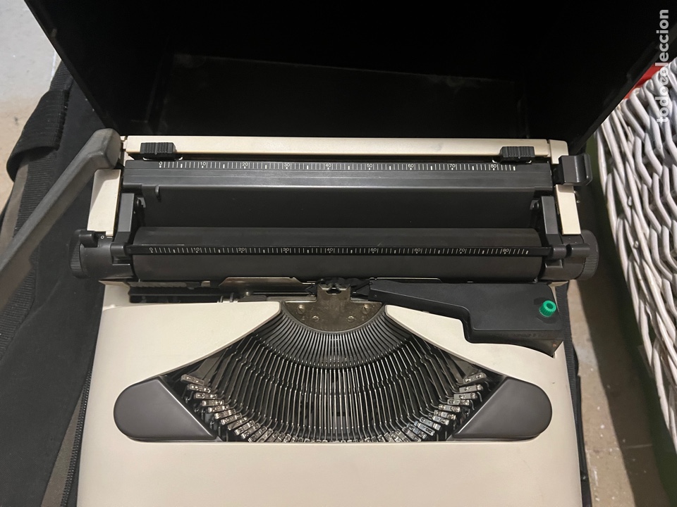 Antig&uuml;edades: M&aacute;quina de escribir Olivetti Lettera 10 - Foto 2