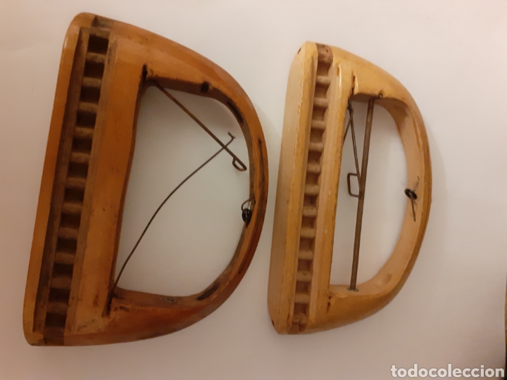 Antig&uuml;edades: Lote de 2 lanzaderas para tejer en telar .Son de madera. - Foto 1