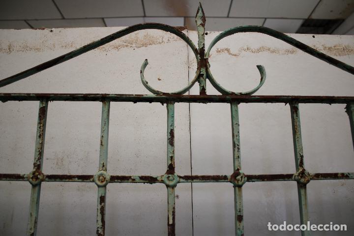 Antig&uuml;edades: antigua reja grande - Foto 3