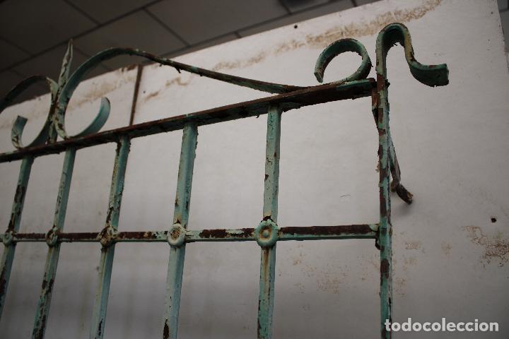 Antig&uuml;edades: antigua reja grande - Foto 4