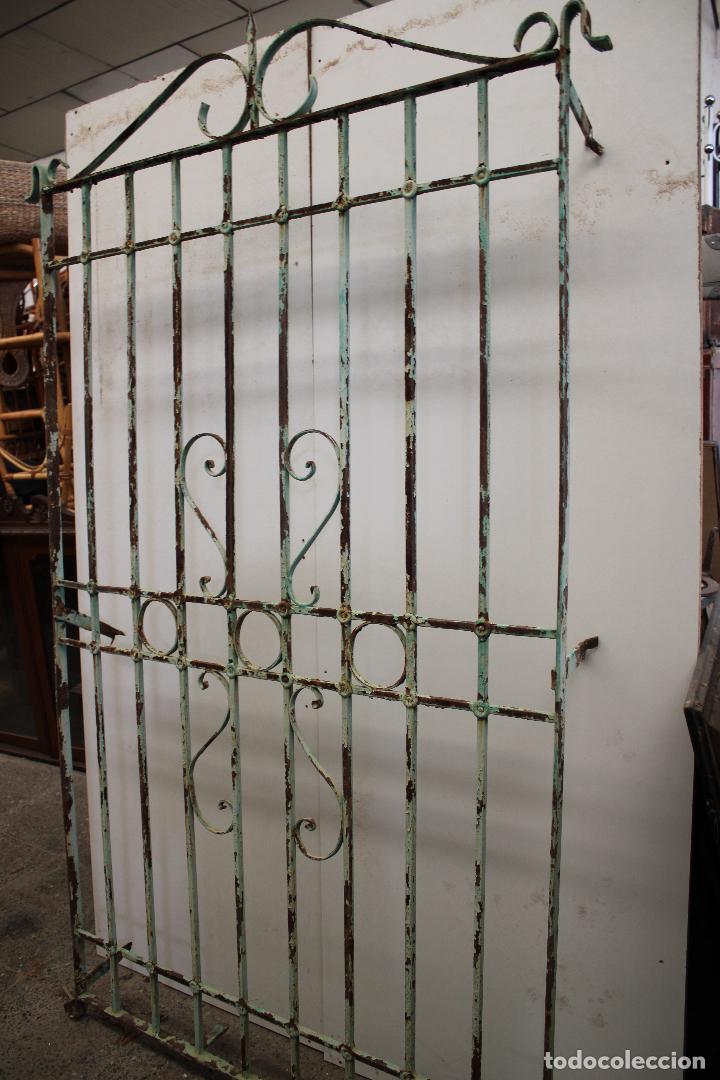Antig&uuml;edades: antigua reja grande - Foto 5