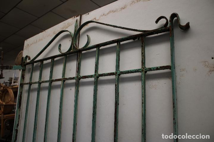 Antig&uuml;edades: antigua reja grande - Foto 8