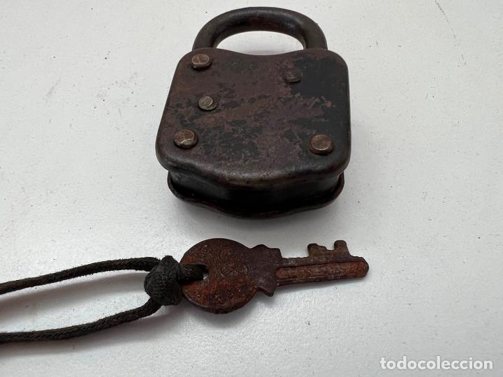 Antig&uuml;edades: ANTIGUO CANDADO CON LLAVE - Foto 3