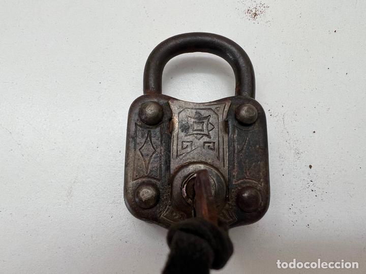 Antig&uuml;edades: ANTIGUO CANDADO CON LLAVE - Foto 8
