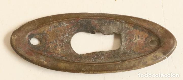 Antig&uuml;edades: bocallaves metalico para mueble - Foto 1