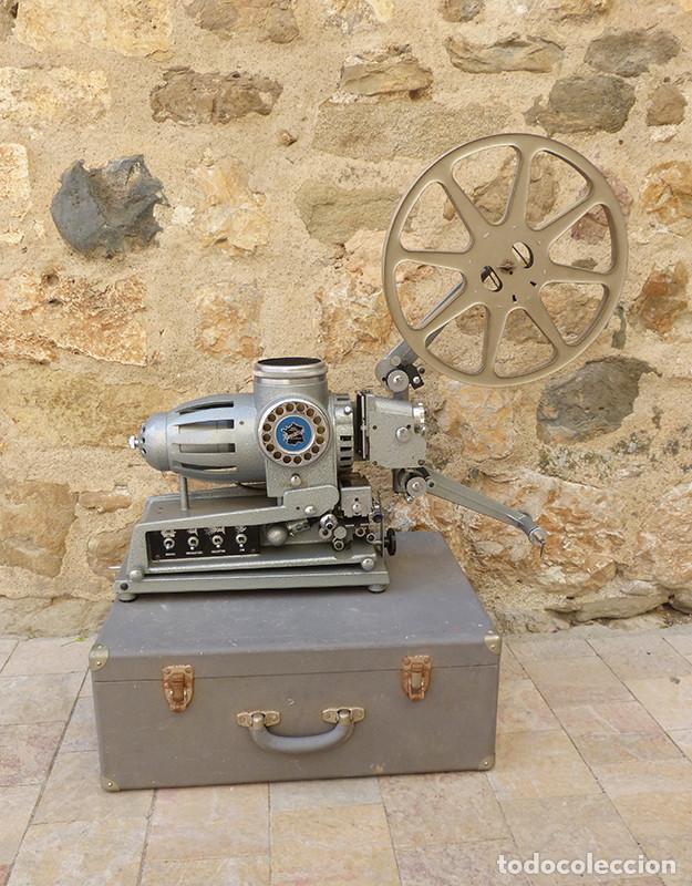 Antig&uuml;edades: Proyector portable HEURTIER HSM 16 mm - Foto 1