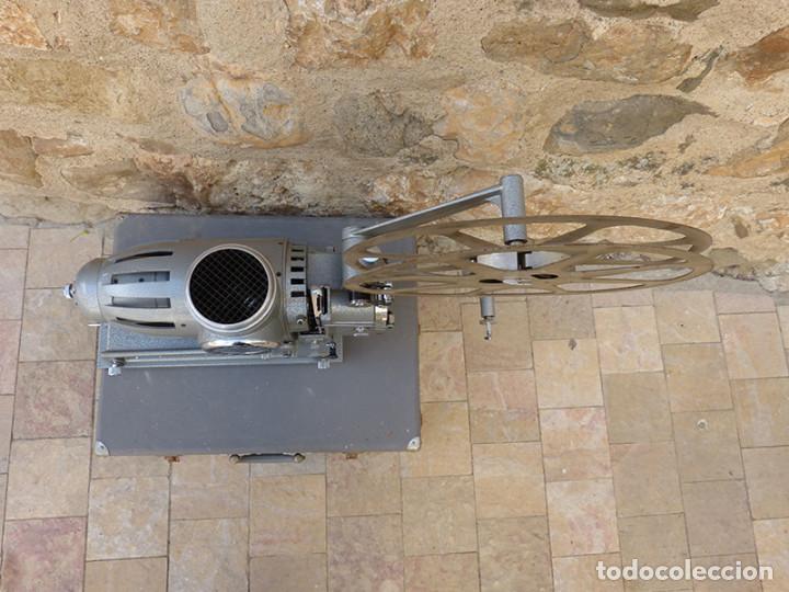 Antig&uuml;edades: Proyector portable HEURTIER HSM 16 mm - Foto 7