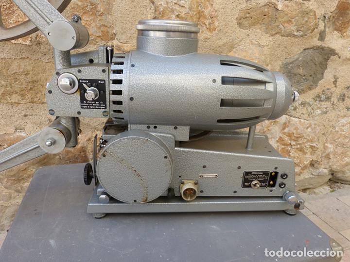 Antig&uuml;edades: Proyector portable HEURTIER HSM 16 mm - Foto 9