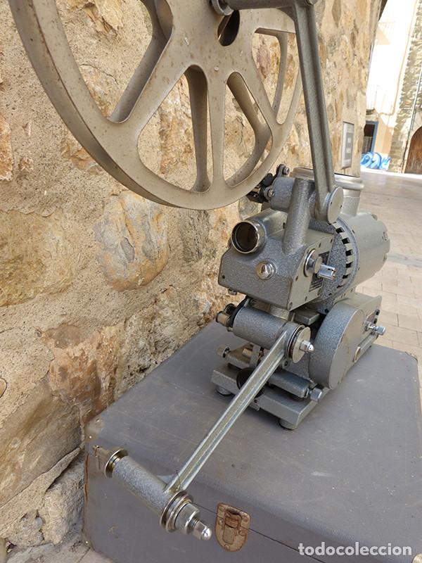 Antig&uuml;edades: Proyector portable HEURTIER HSM 16 mm - Foto 10