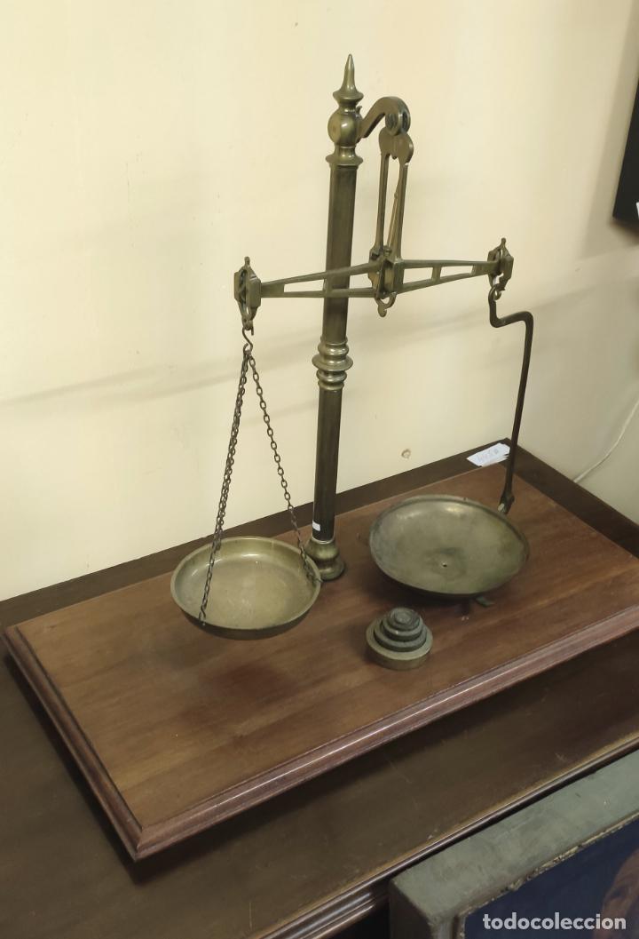 Antig&uuml;edades: INTERESANTE BALANZA INGLESA CON PESAS - Foto 3