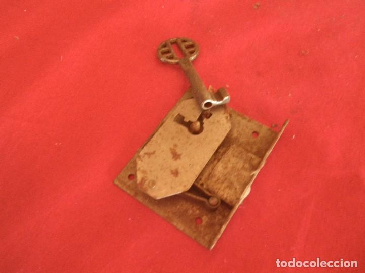 Antig&uuml;edades: ANTIGUA CERRADURA COM LLAVE . VER - Foto 2