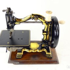 Antigüedades: MAQUINA DE COSER THE CHALLENGE AÑO 1877 SEWING MACHINE NAHMASCHINE A COUDRE. Lote 346017433