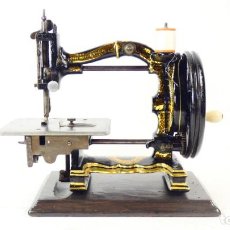 Antigüedades: MAQUINA DE COSER THE CHALLENGE AÑO 1877 SEWING MACHINE NAHMASCHINE A COUDRE. Lote 346018333