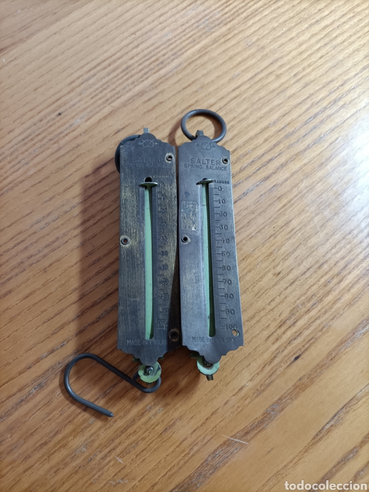 Antig&uuml;edades: Dos balanzas de colgar. Para restaurar. 14 cms - Foto 1
