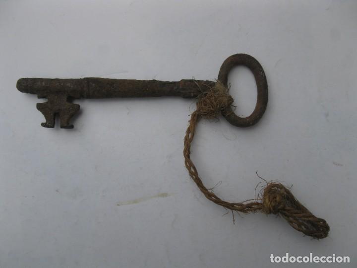 Antig&uuml;edades: ANTIGUA LLAVE DE HIERRO. - Foto 1
